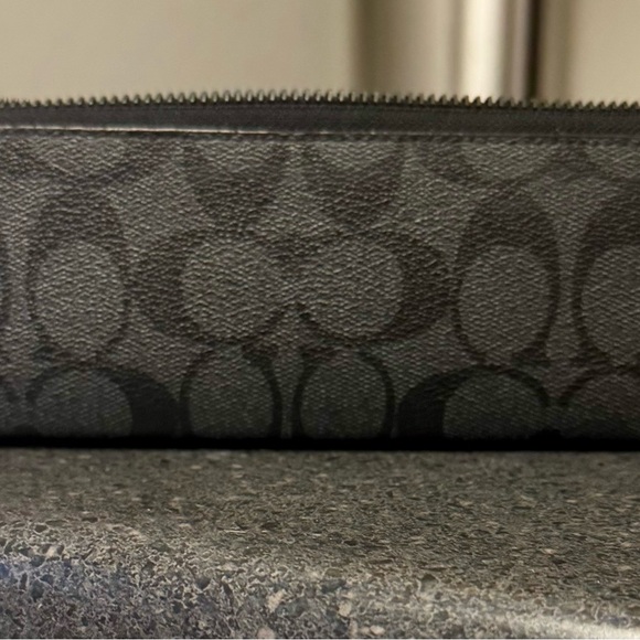 Coach Case - Picture 4 of 6